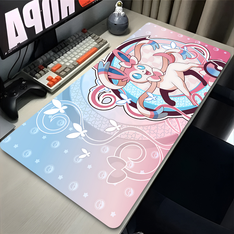 Desk Setup Cute - แผ่นรองเมาส์สีชมพูขนาดใหญ่ XXL อุปกรณ์เสริมคอมพิวเตอร์สำหรับเล่นเกม P-pokemon Sylveon แผ่นรองคีย์บอร์ดสำหรับวางโต๊ะ